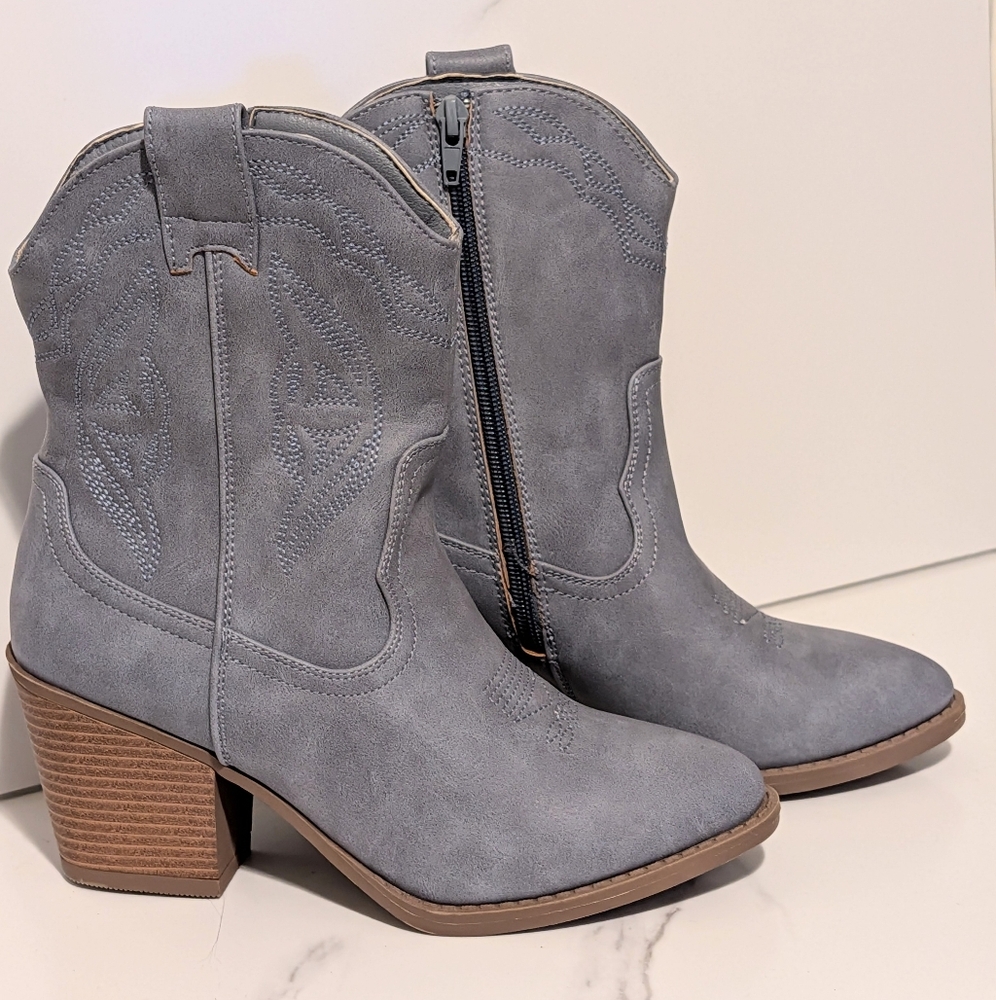 Sugar Blue Cowboy Boots Size 6M